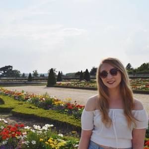 Meet your Posher, Becca